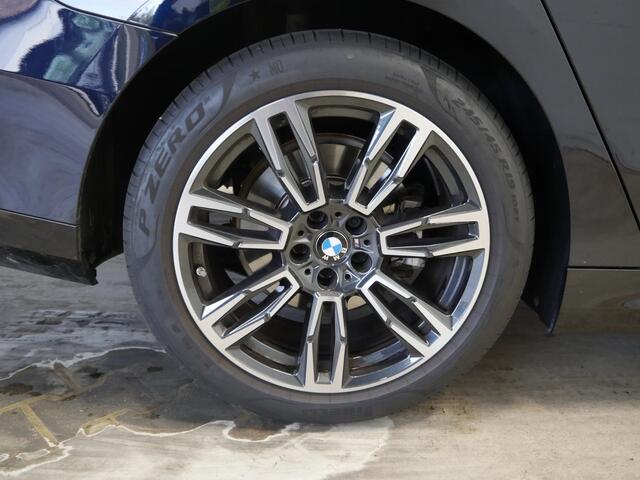 BMW 5-SERIE 520i Sedan | M-Sport | 19" | CoPilot | Trekhaak | Harman Kardon | Comfortzetels met Ventilatie