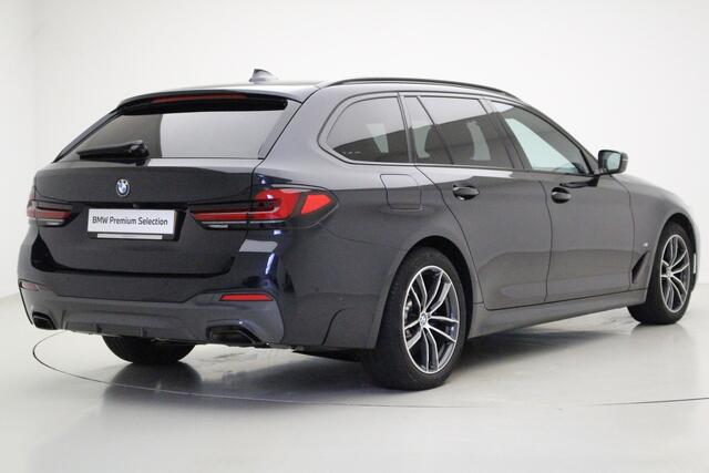 BMW 5-SERIE Touring 530e M-Sport | Trekhaak | Harman Kardon | Panorama | Active Cruise Control | Head-Up | Privacy glass