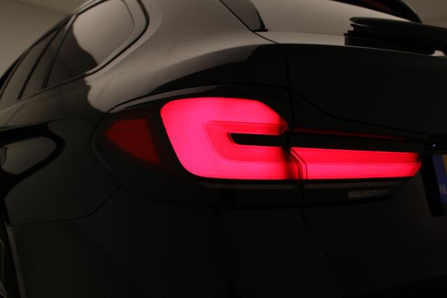 BMW 5-SERIE Touring 530e M-Sport | Trekhaak | Harman Kardon | Panorama | Active Cruise Control | Head-Up | Privacy glass