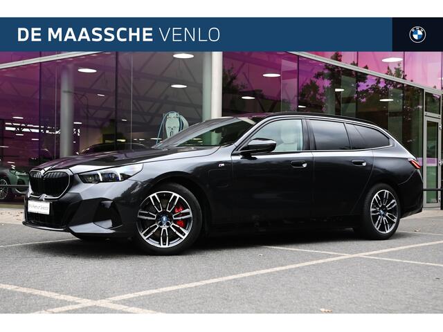 BMW 5-SERIE Touring 550e xDrive M Sport Automaat / Panoramadak / Trekhaak / Bowers & Wilkins / Adaptief onderstel professional / Parking Assistant Professional / Stoelventilatie