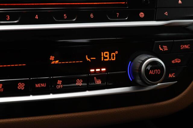 BMW 5-SERIE 520i Corporate Lease High Executive | SPORT LINE PACK | STOELVERWARMING | TREKHAAK | 18"