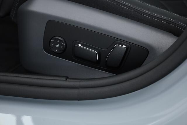 BMW 5-SERIE 530e xDrive M Sport | Pano | HUD | B&W | Stoelventilatie | 360cam | Elek. Trekhaak | Carbon int. | 21''