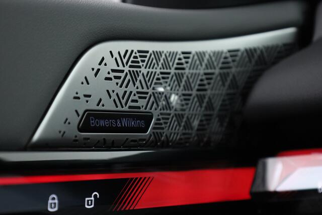 BMW 5-SERIE 530e xDrive M Sport | Pano | HUD | B&W | Stoelventilatie | 360cam | Elek. Trekhaak | Carbon int. | 21''