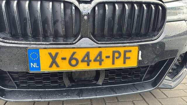 BMW 5-SERIE Touring 530e xDrive Business Edition Plus LASER KOPLAMPEN | HEAD-UP DISPLAY | PANORAMADAK | M-SPORT INTERIEUR | 360 CAMERA | WEGKLAPBARE TREKHAAK | DODEHOEK DETECTIE | ELEKTRISCHE STOELEN | STOEL/STUUR VERWARMING | FABRIEKSGARANTIE TOT 2027 | NEDERLANDSE