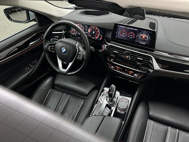 BMW 5-SERIE 530d xDrive | Dealer Onderhouden | ACC | 360 Camera | Schuifdak | Comfortstoelen | Head-Up | Achterasbesturing | Leder | Keyless-Entry | Memory | Stoelverwarming V+A | LED | Stuurverwarming | Draadloos Laden | Dodehoek | BTW |