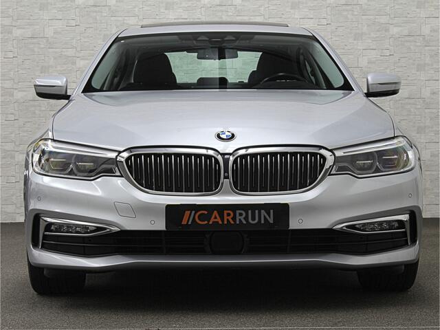 BMW 5-SERIE 530d xDrive | Dealer Onderhouden | ACC | 360 Camera | Schuifdak | Comfortstoelen | Head-Up | Achterasbesturing | Leder | Keyless-Entry | Memory | Stoelverwarming V+A | LED | Stuurverwarming | Draadloos Laden | Dodehoek | BTW |