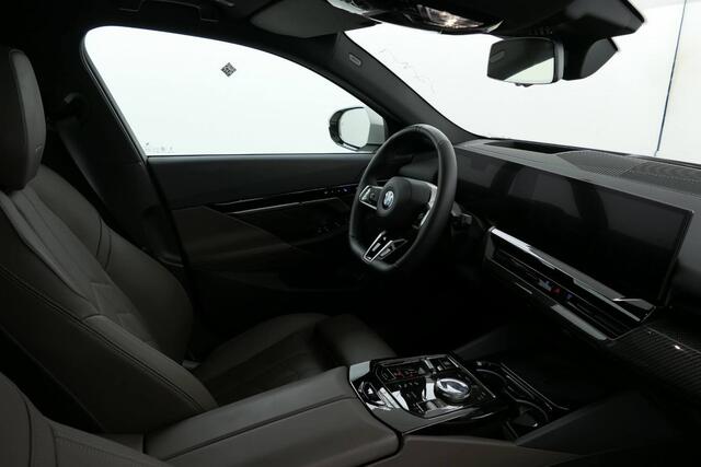 BMW 5-SERIE Touring 520i M-Sport | Driving Assistant Plus | Harman Kardon | Panorama | Standkachel | Trekhaak |