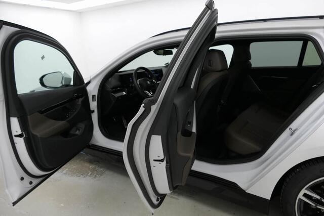 BMW 5-SERIE Touring 520i M-Sport | Driving Assistant Plus | Harman Kardon | Panorama | Standkachel | Trekhaak |