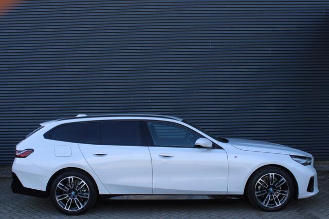BMW 5-SERIE Touring 530e M Sport Head-Up Espressobruin-Leer Harman-Kardon Adaptive-Cruise