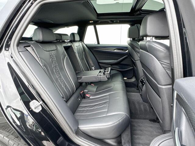 BMW 5-SERIE Touring 520i M Sport | Trekhaak | Panoramadak