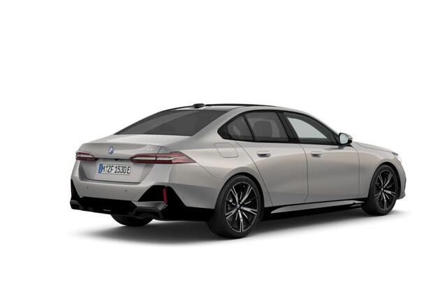 BMW 5-SERIE Sedan 530e M Sport Edition | Travel Pack