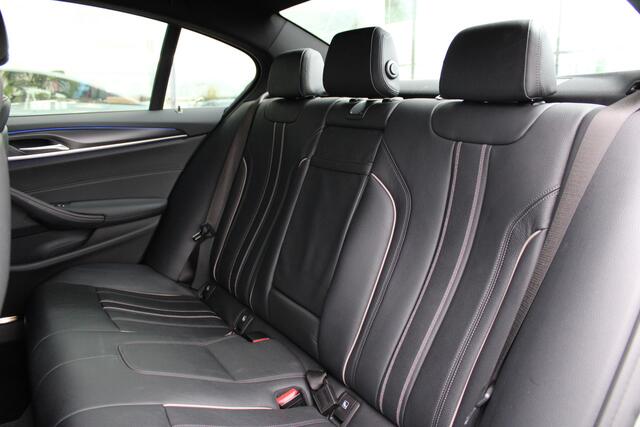 BMW 5-SERIE 520i High Executive M Sport Automaat / Trekhaak / Achteruitrijcamera / Adaptieve LED / Live Cockpit Professional / Stoelverwarming