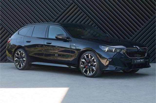 BMW 5-SERIE Touring 550e xDrive M-Sport Pro Vol !! M Stoel Bowers&Wilkens Pano Acc Headup ICONIC Stoelvent. Shadow Trekhaak