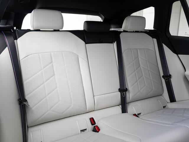 BMW 5-SERIE Touring 530e M Sportpakket Pro | Individual Lak | Innovation Pack | Comfort Pack | Elektr. Trekhaak