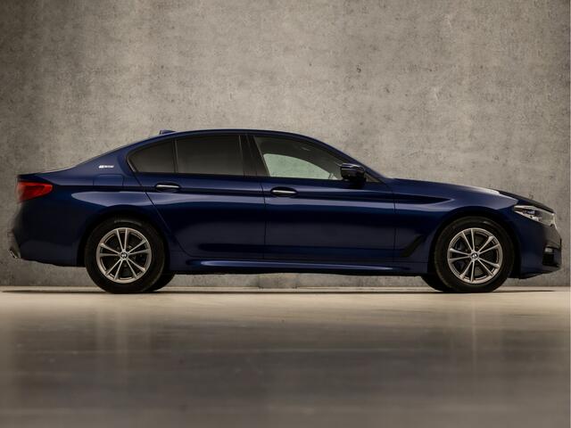 BMW 5-SERIE 530e High Executive M Sport Automaat 252Pk (GROOT NAVI, 360 CAMERA, SFEERVERLICHTING, BOWERS&WILKINS, COGNAC LEDER, MEMORY SEATS, STOELVERWARMING, NIEUWE APK, NIEUWSTAAT)