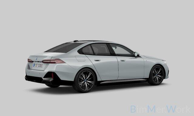 BMW 5-SERIE 530e M-Sport Pano ACC 360 H/K Stoel-vent Brooklyngrau