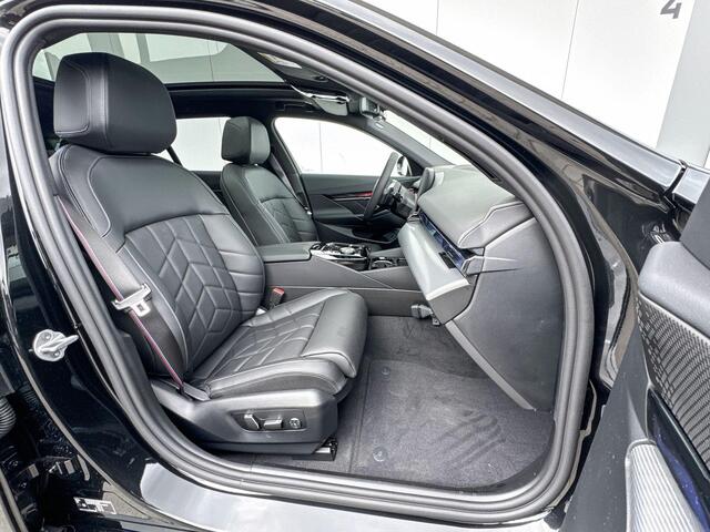 BMW 5-SERIE Touring 530e M Sport Edition 21'' / Glazen dak / Driving Assistant Plus / Comfort Acces / Harman Kardon Audio / Trekhaak