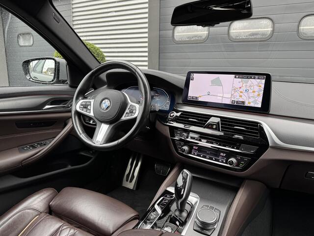 BMW 5-SERIE Touring 530e M-Sport | 360* Camera | Navigatie | Head-Up Display | 20 Inch Lichtmetalen Velgen | Elektrische Trekhaak |