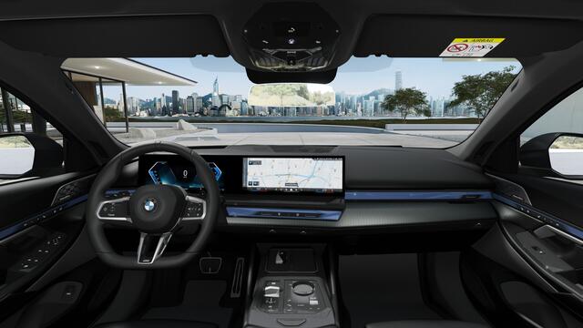 BMW 5-SERIE 530e M Sport Automaat / Panoramadak / Stoelventilatie / Bowers & Wilkins / Comfort Access / M Sportonderstel / Parking Assistant Plus / Adaptieve LED