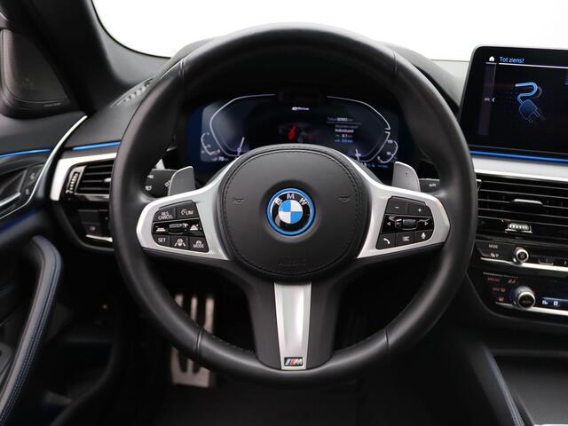 BMW 5-SERIE Sedan 545e xDrive M Sportpakket | Innovationspaket | Driving Assistant Prof. | Head-Up Display | Harman Kardon | 20"