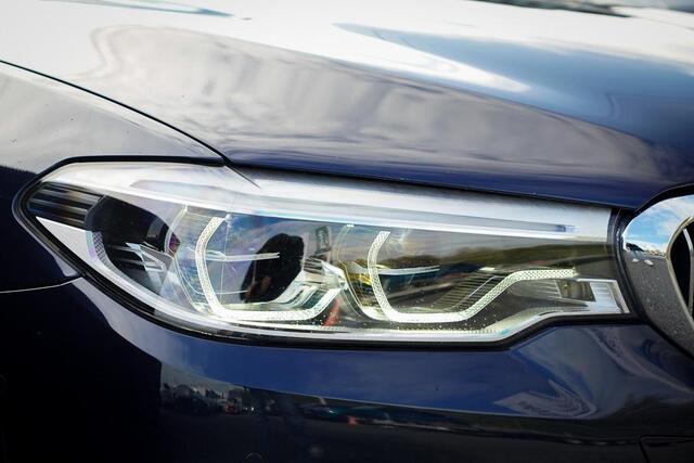 BMW 5-SERIE 530e iPerformance High Executive / Adaptive / HUD / Comfortstoelen / Drive Assist Pro