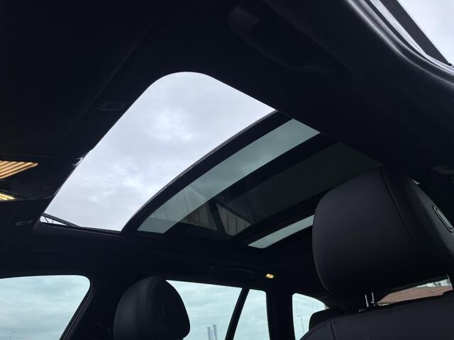 BMW 5-SERIE Touring 530e High Executive Automaat / Accu SOH 100% / M Sportpakket / Elektrisch wegklapbare trekhaak / Trekgewicht 1700 kg / elektrisch glazen panorama-dak / Stuur-, en Stoel verwarming / Climate control /