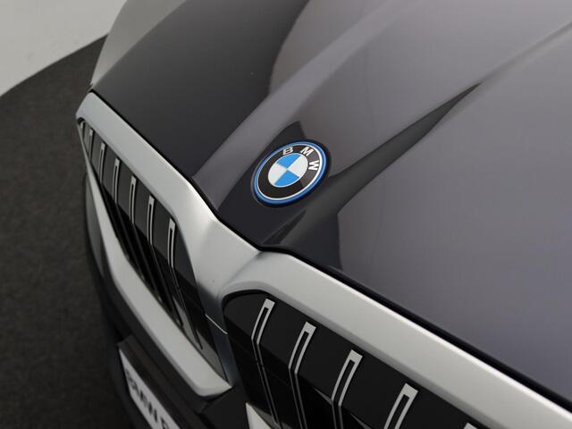 BMW 5-SERIE Sedan 550e xDrive M Sportpakket | Adaptief Onderstel Professional | Driving Assistant | Harman Kardon | 20''