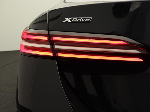 BMW 5-SERIE Sedan 550e xDrive M Sportpakket | Adaptief Onderstel Professional | Driving Assistant | Harman Kardon | 20''