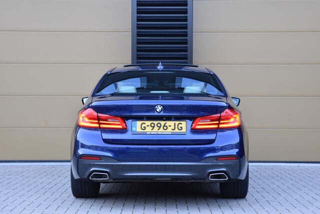 BMW 5-SERIE 520i High Executive * ComfortStoelen * Harman/Kardon * M-Sportpakket * Schuifdak * Trekhaak *