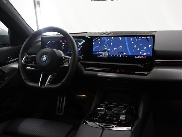BMW 5-SERIE 530e M Sport Edition | M-Sport | Adaptieve LED verlichting | Driving Assistant Professional | Harman/Kardon | Shadow Line | Comfort Pakket | Panoramadak | HUD | Stoelverwarming/Koeling |