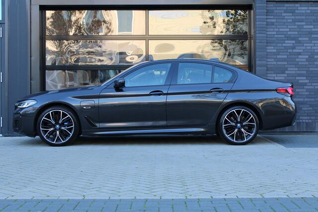 BMW 5-SERIE 530e Business Edition Plus | M-SPORT | BTW | PANO | H/K | HUD | 360 | KEYLESS | STUURVERW | ADAPTIEF ONDERSTEL |