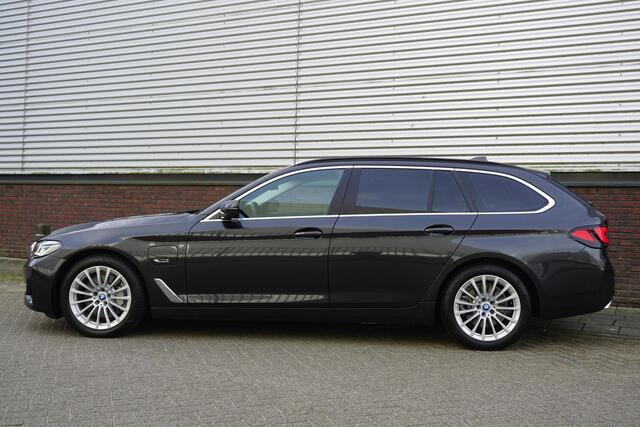 BMW 5-SERIE Touring 530e xDrive Business Edition Plus/Laser Led/Leer/ Origineel Nederlands
