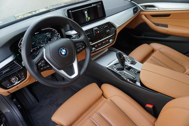 BMW 5-SERIE Touring 530e xDrive Business Edition Plus/Laser Led/Leer/ Origineel Nederlands