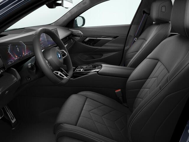 BMW 5-SERIE 550e xDrive Touring | M Sportpakket Pro | Innovation Pack | Travel Packj | Comfort Pack
