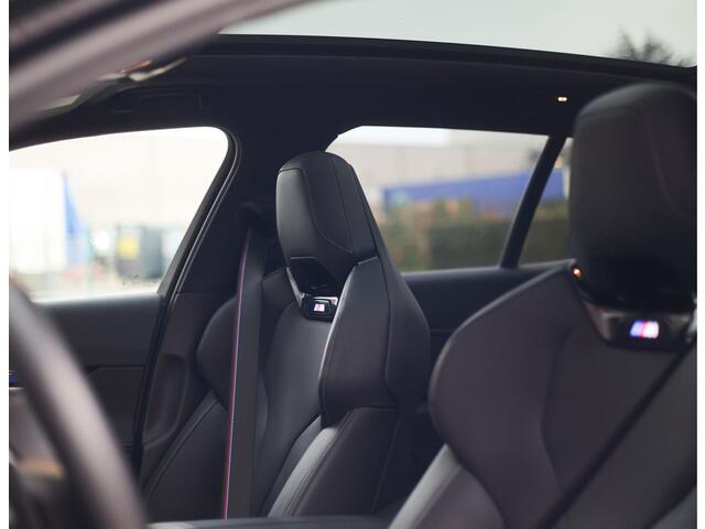 BMW 5-SERIE Touring 550e xDrive | Pano - Trekhaak - B&W