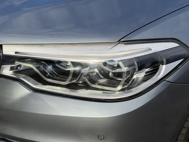 BMW 5-SERIE Touring 530i Luxury Line Pano-Dak | HUD | Camera | HiFi | Stoelverw. voor & achter |