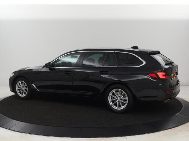 BMW 5-SERIE 520i Business Edition Plus | Nappaleder | Stoelverwarming | Carplay | Laserlicht | Navigatie | Live Cockpit | Parkeerhulp | Climate control | Comfortstoelen | Cruise control | Bluetooth