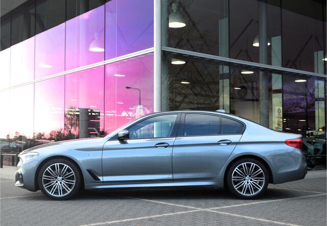 BMW 5-SERIE 520i High Executive M Sport Automaat / M Sportonderstel / Adaptieve LED / Parking Assistant Plus / Comfortstoelen / Stoelverwarming / Head-Up / Live Cockpit Professional