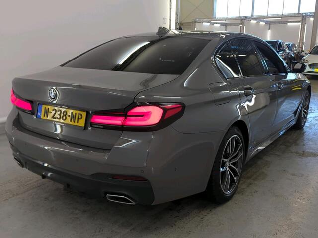BMW 5-SERIE 520e M-Sport Panoramadak Laser Leer Comfort-Zetels