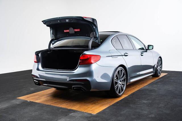 BMW 5-SERIE 540i High Executive M-sport pakket - Schuifdak - Stoelventilatie - 20 inch - Nappa leder - Comfort Access - Achteruitrijcamera - Driving Assistant Plus - Comfortstoelen - Stoelverwarming - Verwarmd Stuurwiel - Head-up Display - HiFi Audio