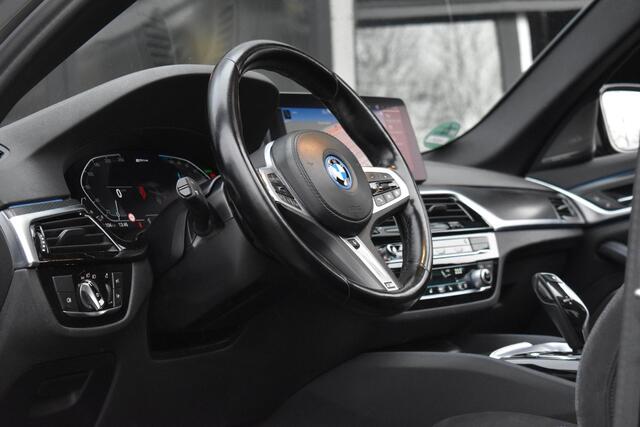 BMW 5-SERIE 530e High Executive M-Sport Pano Camera 20" HK