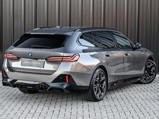 BMW 5-SERIE Touring 530e XDRIVE | SHADOW LINE | M-SPORT | COMFORT ACCESS | ACTIVE CRUISE | BOWERS & WILKINS | 360 CAMERA | STUUR- EN STOELVERWARMING | LEDER | AMBIANCE | ASSISTANCE PLUS PAKKET | EL. TREKHAAK | ADAPTIVE LED | M-SPORT SUSPENSION
