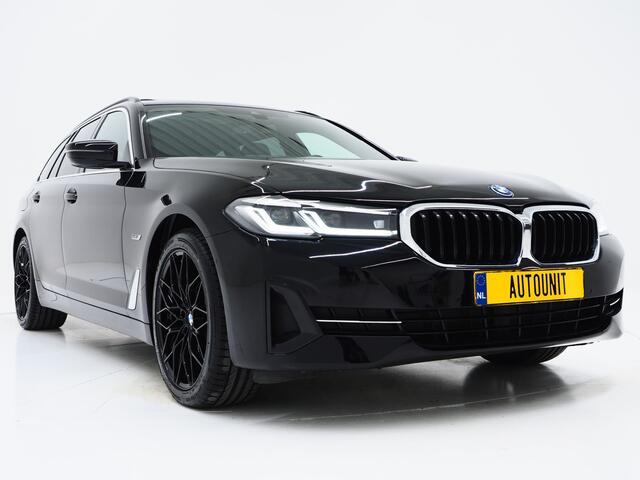 BMW 5-SERIE Touring 530e xDrive Business Edition Plus | Panoramadak | Camera | Sfeerverlichting | BLIS | Carplay