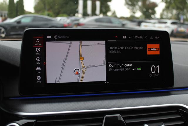 BMW 5-SERIE 530e xDrive High Exe. M Sport / Schuifdak / Camera / Head-up / 19'' / CarPlay / Harman Kardon / Leder / Dodehoek / Stoelverwarming4x / ACC