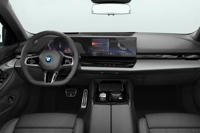 BMW 5-SERIE Sedan 530e M Sport Edition | M Sportpakket | Innovation Pack | Travel Pack | Comfort Pack
