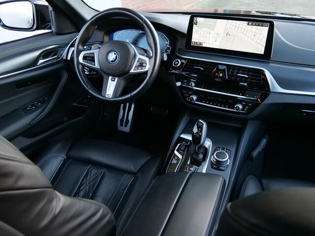 BMW 5-SERIE 520e Business Edition Plus 204 Pk Automaat Navi / Leer / Schuidak / Camera / Apple Carplay / M-pakket