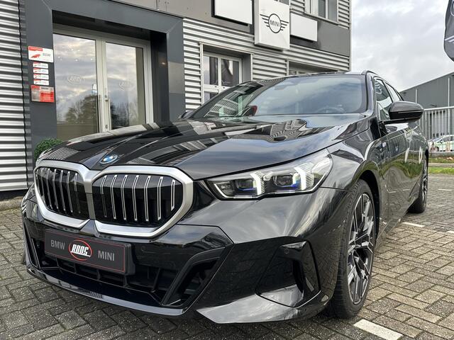 BMW 5-SERIE Touring 530e M Sport Edition Comfort toegang | Elect trekhaak | Origineel NL