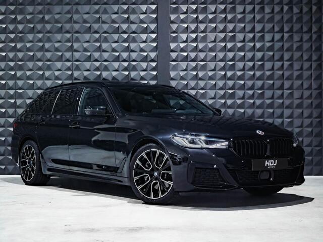 BMW 5-SERIE Touring 530i xDrive M Sport | Pano |19"| Laser | HUD | ACC | Side | Stoelen El. | HiFi Sound | Ambiance