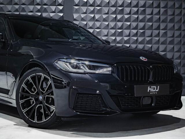 BMW 5-SERIE Touring 530i xDrive M Sport | Pano |19"| Laser | HUD | ACC | Side | Stoelen El. | HiFi Sound | Ambiance