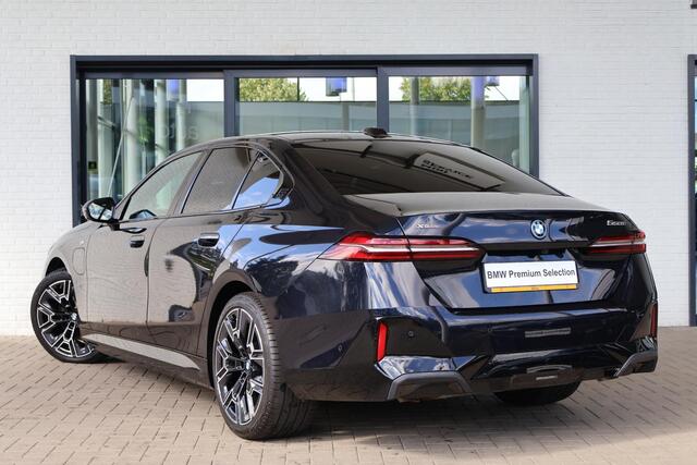 BMW 5-SERIE Sedan 550e xDrive | M Sportpakket | Innovation Pack | Comfort Pack